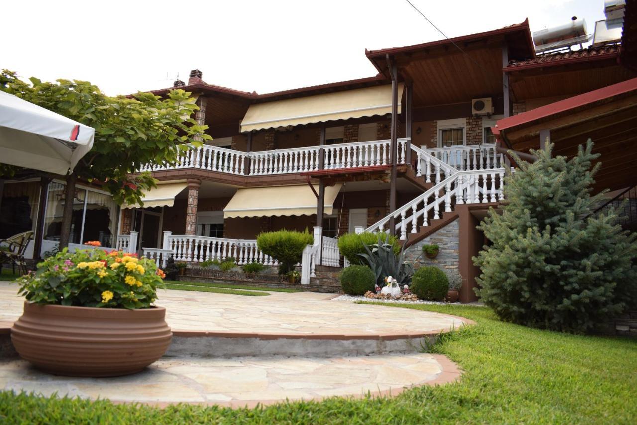 Ξενώνας Χάραμα Káto Loutrákion Exterior foto