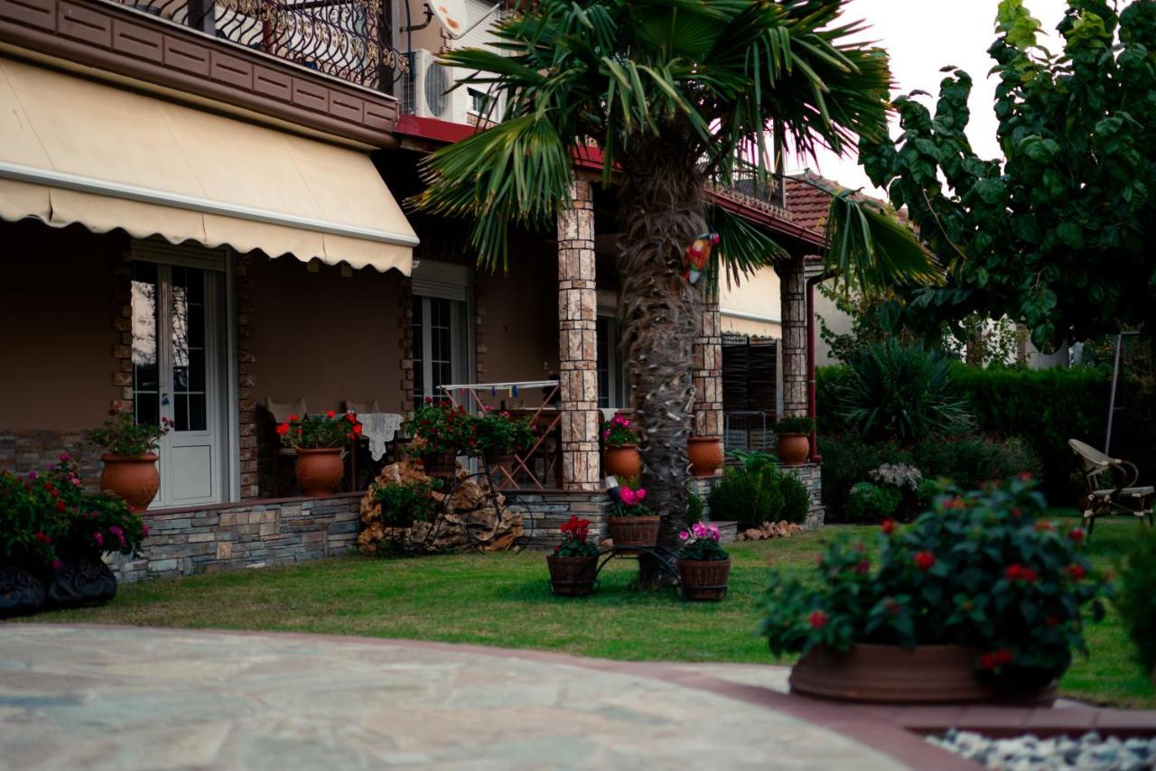 Ξενώνας Χάραμα Káto Loutrákion Exterior foto
